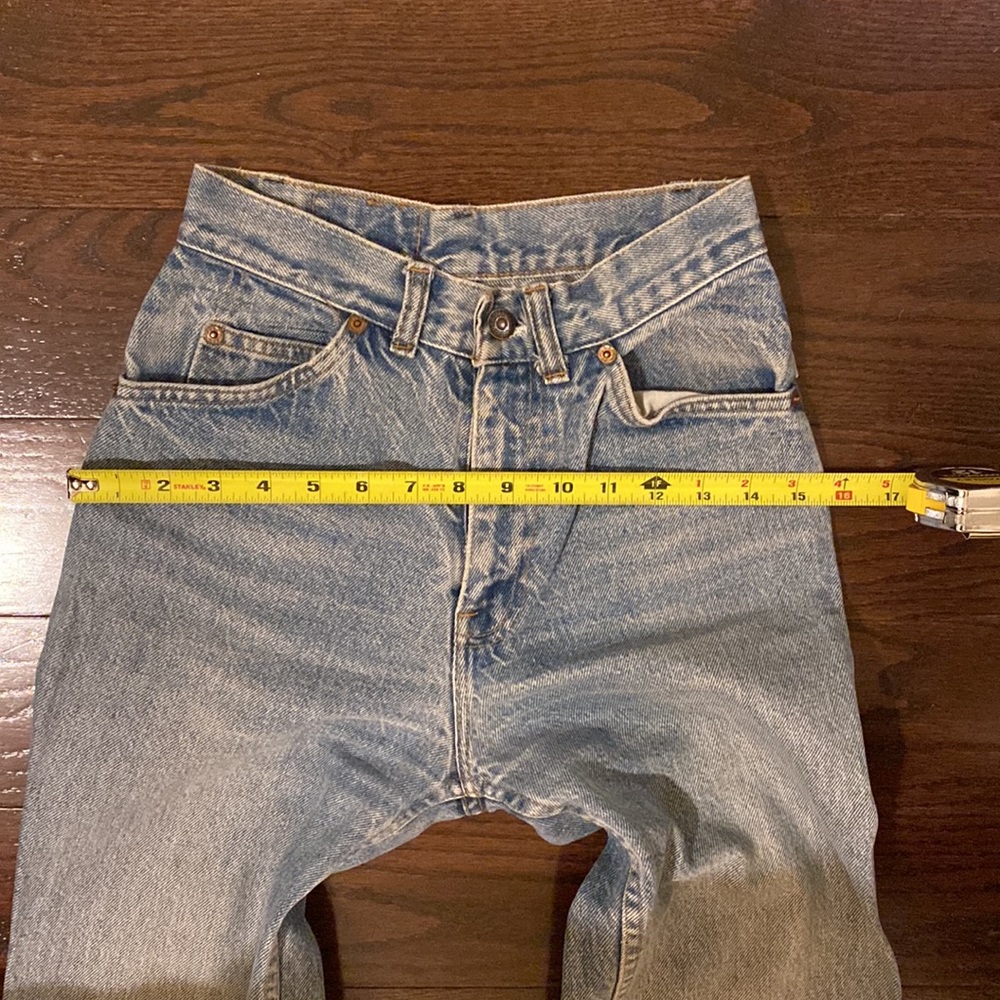 High Rise Vintage Levis - Picture 4 of 8